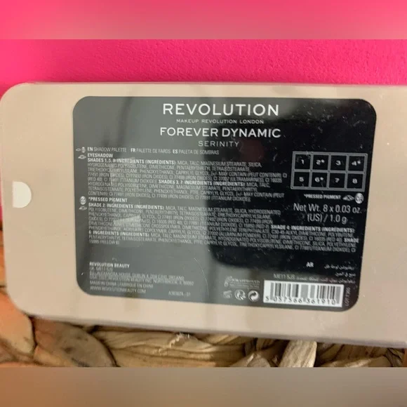 3 Piece Make-Up Set. Revolution Eye Shadow Palette, Ciate Setting Powder & Bag - Picture 8 of 10